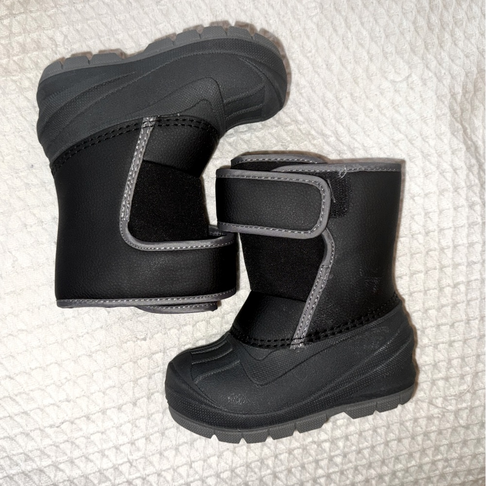 Cat and Jack Lenny Snow Boot Size 6 EUC